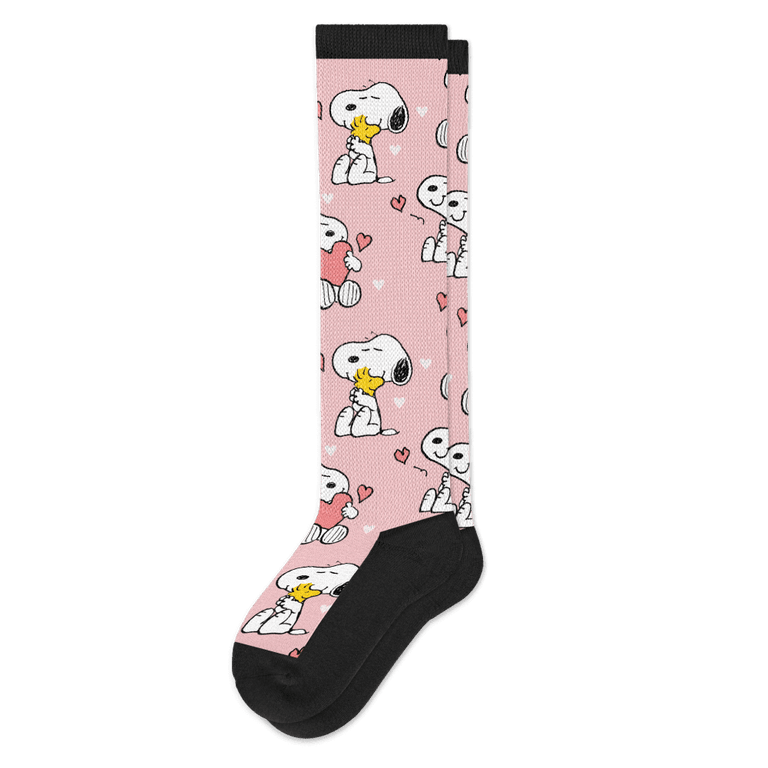 Snoopy holding a heart socks